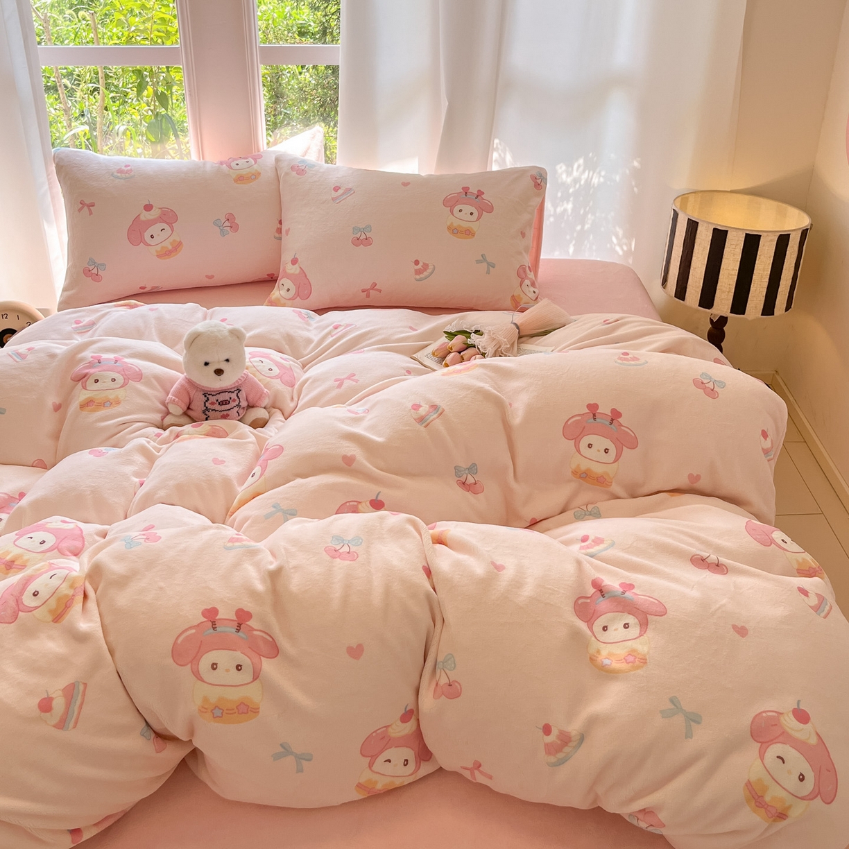 91家纺网 家纺一手货源 找家纺 慕澄家纺 2025新款小清新牛奶绒印花四件套 甜品美乐蒂