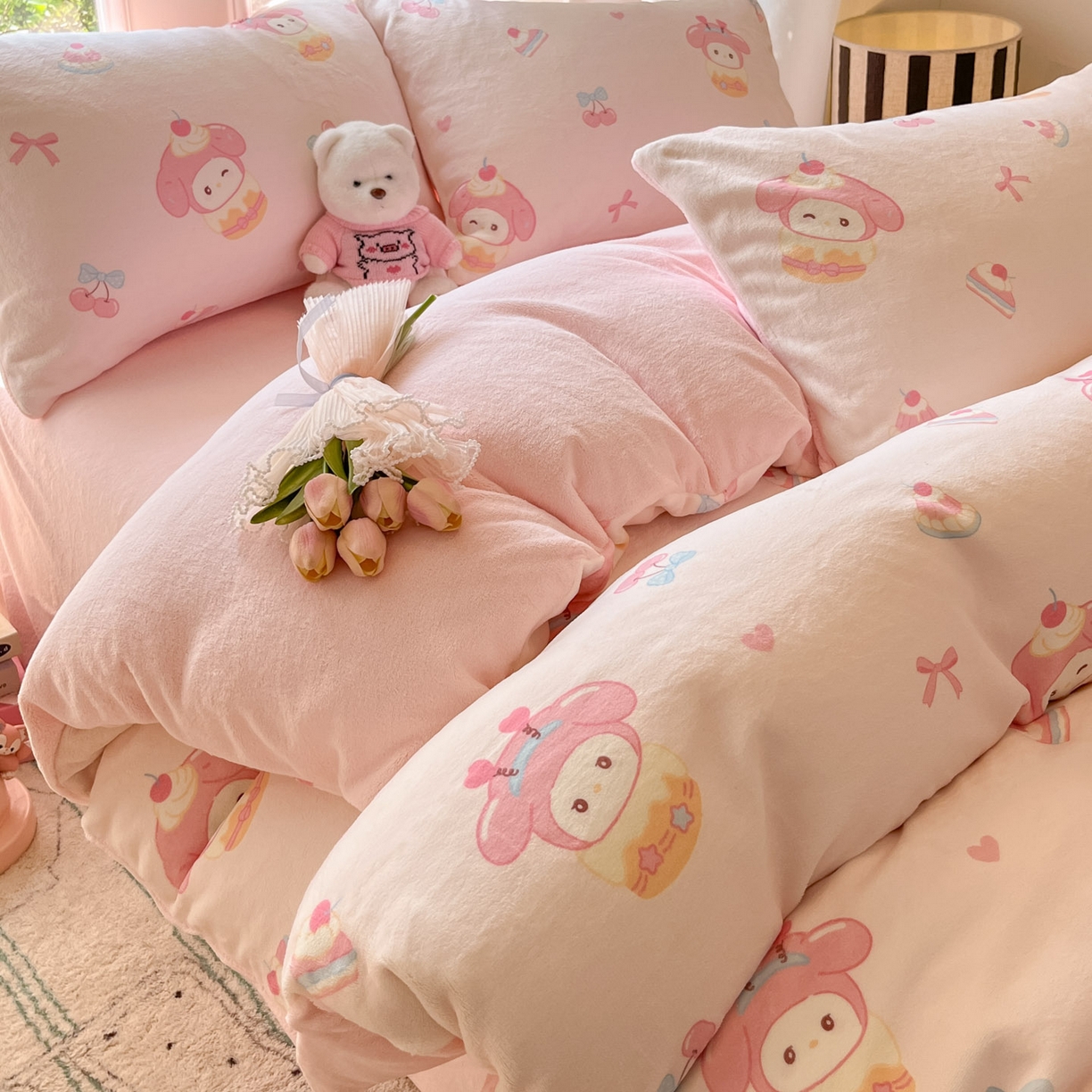 91家纺网 家纺一手货源 找家纺 慕澄家纺 2025新款小清新牛奶绒印花四件套 甜品美乐蒂