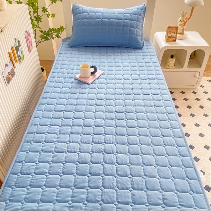 91家纺网 家纺一手货源 找家纺 小禹仔家纺 2025新款亲肤面包格夹棉床笠-学生图 面包格-兰