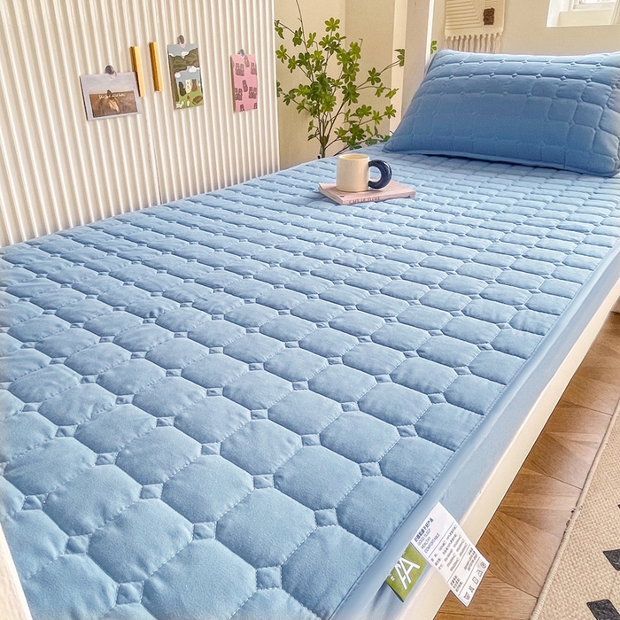 91家纺网 家纺一手货源 找家纺 小禹仔家纺 2025新款亲肤面包格夹棉床笠-学生图 面包格-兰