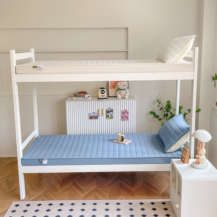 91家纺网 家纺一手货源 找家纺 小禹仔家纺 2025新款亲肤面包格夹棉床笠-学生图 面包格-兰