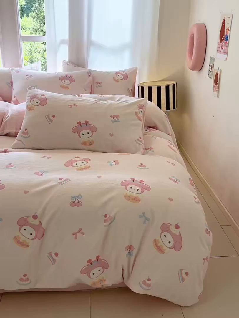 91家纺网 家纺一手货源 找家纺 慕澄家纺 2025新款小清新牛奶绒印花四件套 甜品美乐蒂