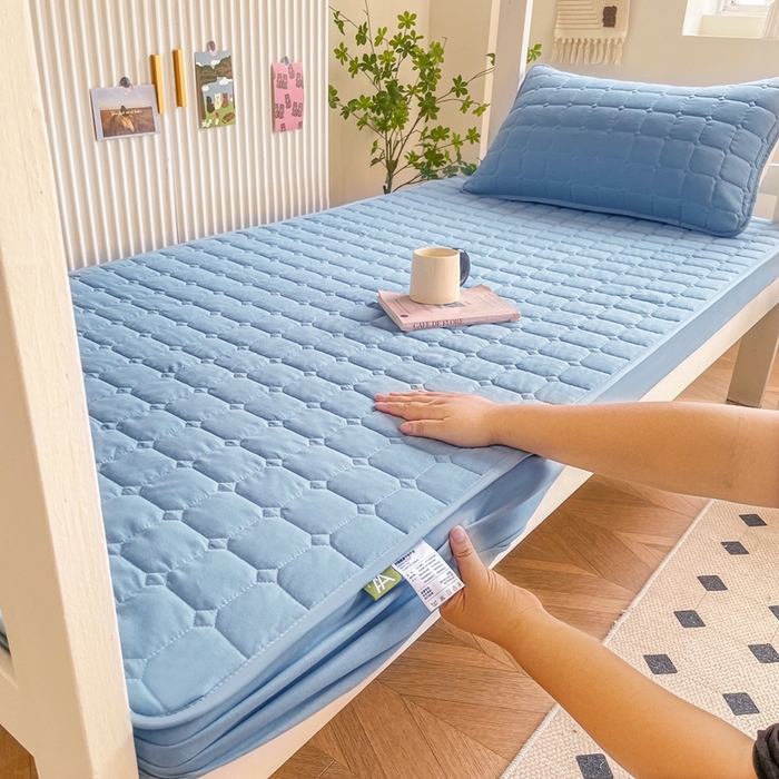 91家纺网 家纺一手货源 找家纺 小禹仔家纺 2025新款亲肤面包格夹棉床笠-学生图 面包格-兰