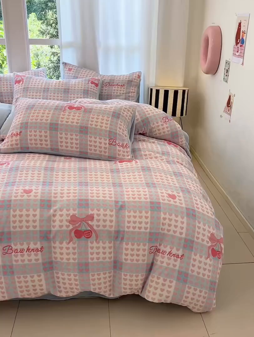 91家纺网 家纺一手货源 找家纺 慕澄家纺 2025新款小清新牛奶绒印花四件套 心心相印