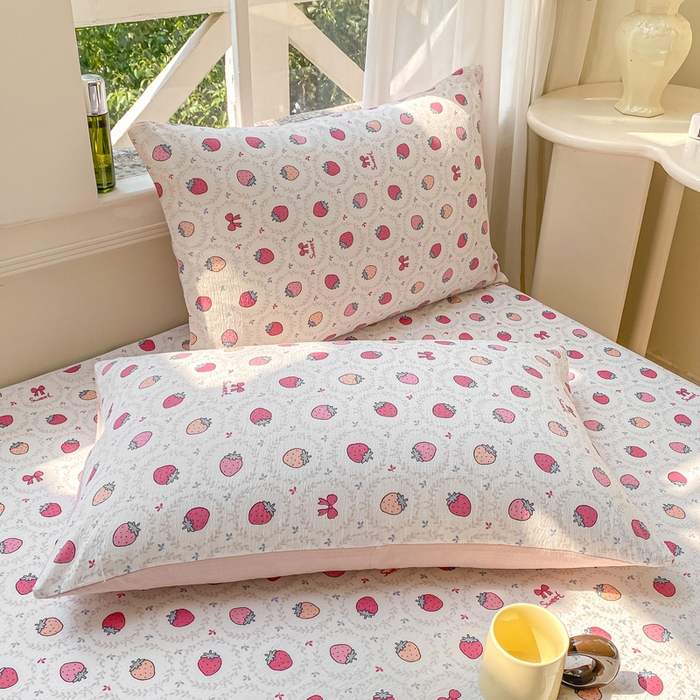 91家纺网 家纺一手货源 找家纺 朵朵家纺 2025新款超柔印花单床笠单品学生宿舍床垫保护套 床笠（床垫保护套可定制尺寸 ） 甜心草莓