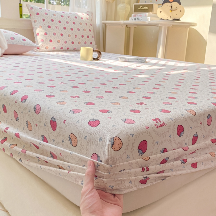 91家纺网 家纺一手货源 找家纺 朵朵家纺 2025新款超柔印花单床笠单品学生宿舍床垫保护套 床笠（床垫保护套可定制尺寸 ） 甜心草莓