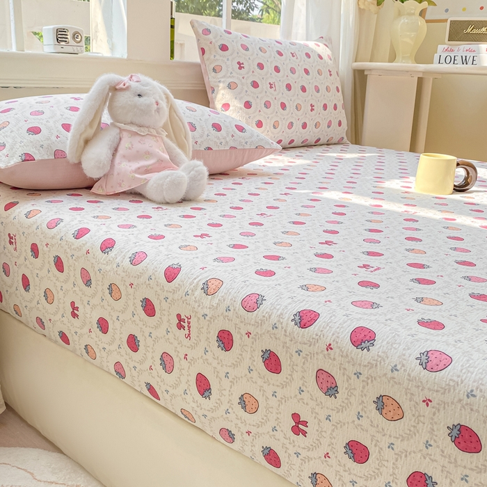 91家纺网 家纺一手货源 找家纺 朵朵家纺 2025新款超柔印花单床笠单品学生宿舍床垫保护套 床笠（床垫保护套可定制尺寸 ） 甜心草莓