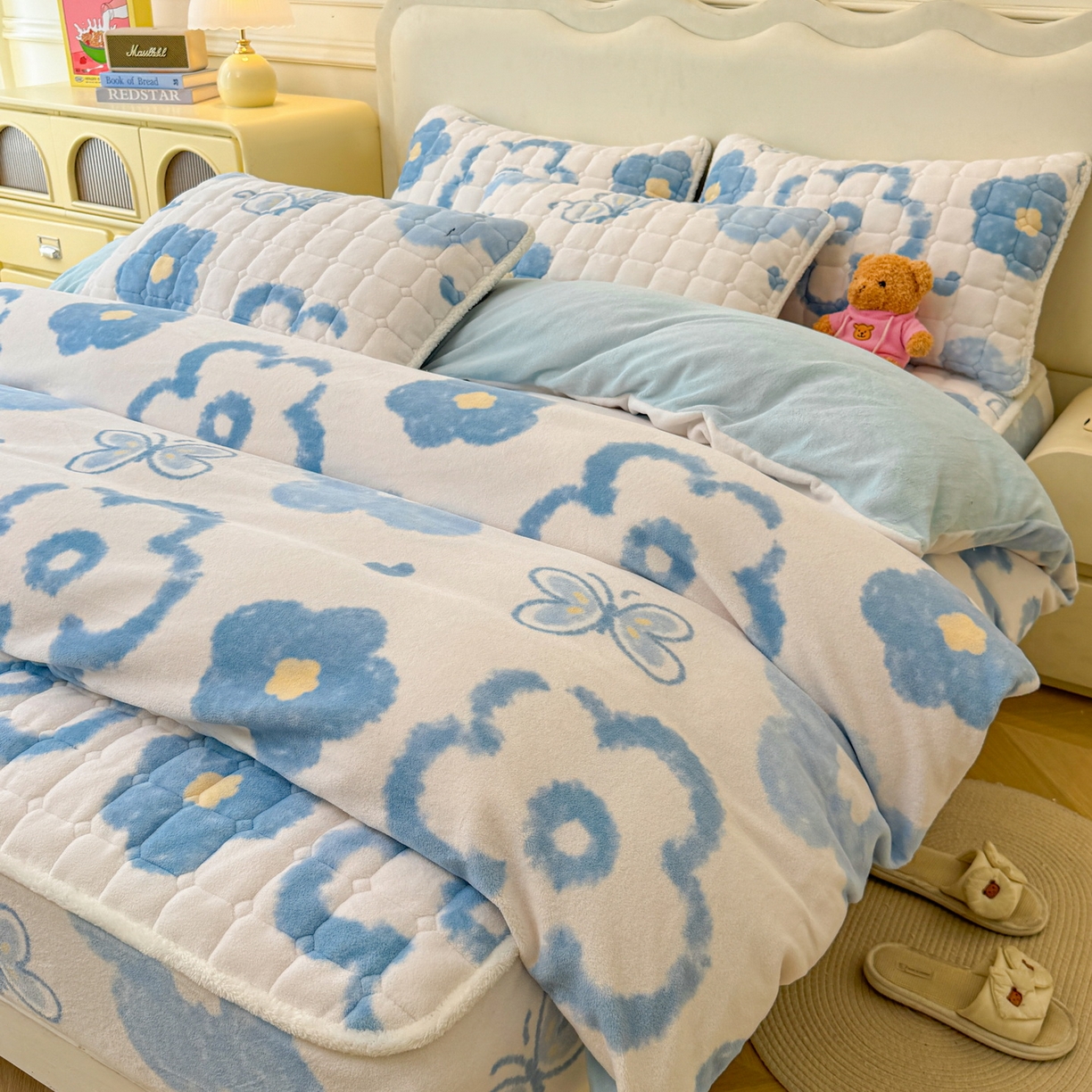 91家纺网 家纺一手货源 找家纺 LIFE.丽芙 2025秋冬新款A类牛奶绒加厚夹棉床笠+被套组合四件套 花恋