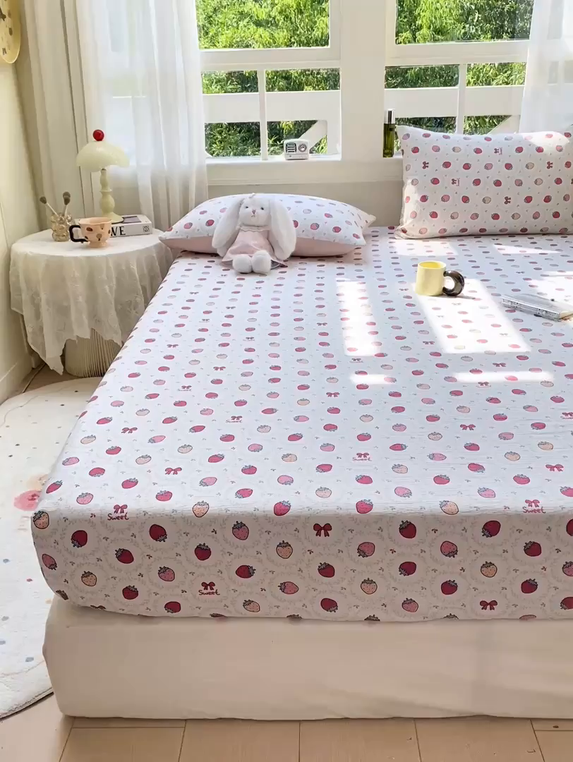 91家纺网 家纺一手货源 找家纺 朵朵家纺 2025新款超柔印花单床笠单品学生宿舍床垫保护套 床笠（床垫保护套可定制尺寸 ） 甜心草莓