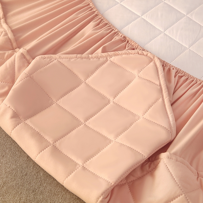 91家纺网 家纺一手货源 找家纺 小禹仔家纺 2025新款亲肤夹棉床笠 粉色