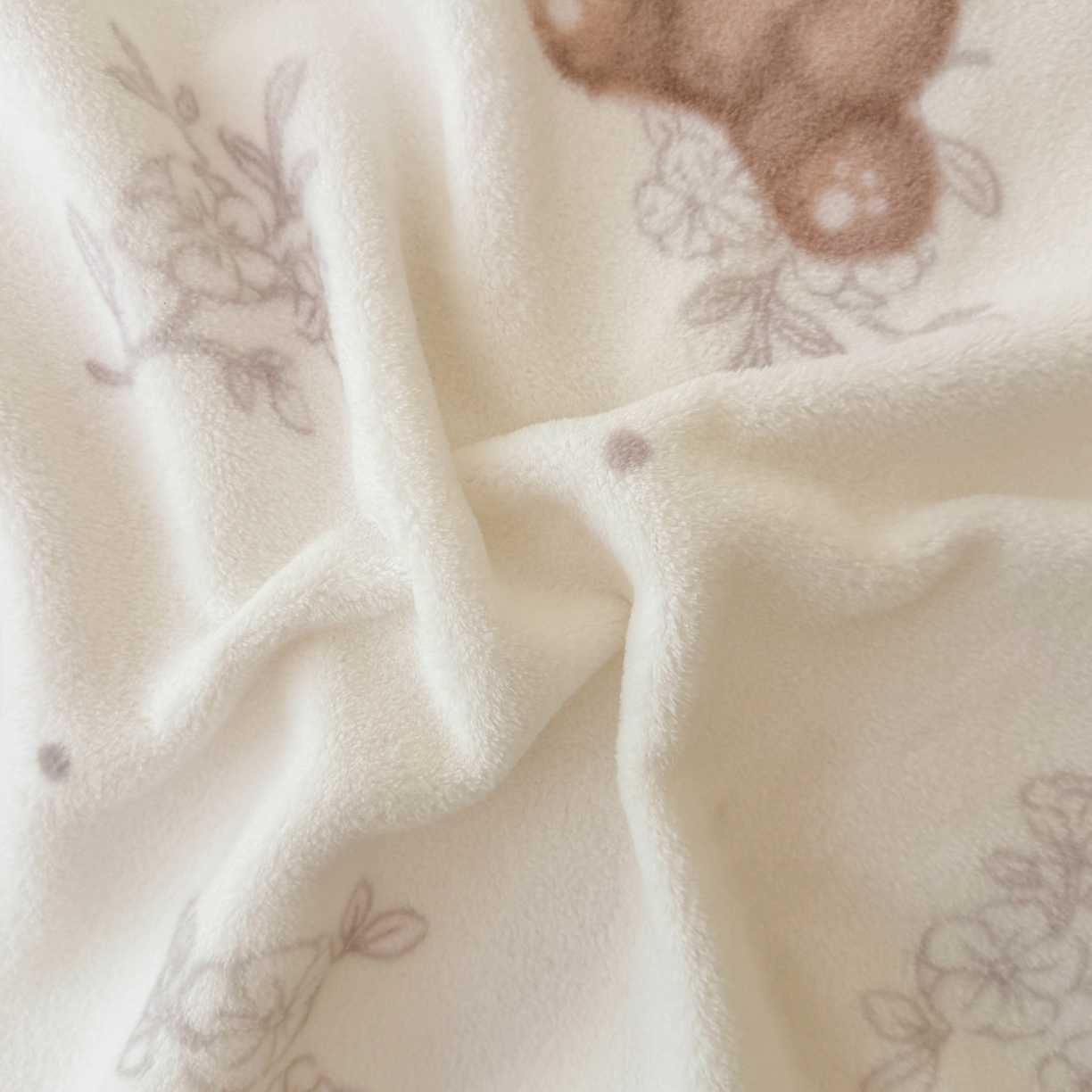 91家纺网 家纺一手货源 找家纺 LIFE.丽芙 2025秋冬新款A类牛奶绒加厚夹棉床笠+被套组合四件套 花环小兔