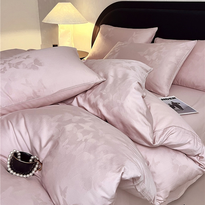 91家纺网 家纺一手货源 找家纺 琪格格纺织 2025新款50S贡缎大提花加厚全棉磨毛四件套 流光蝶影-粉紫