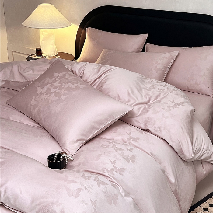 91家纺网 家纺一手货源 找家纺 琪格格纺织 2025新款50S贡缎大提花加厚全棉磨毛四件套 流光蝶影-粉紫