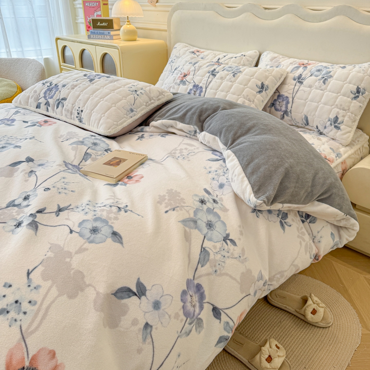 91家纺网 家纺一手货源 找家纺 LIFE.丽芙 2025秋冬新款A类牛奶绒加厚夹棉床笠+被套组合四件套 司藤