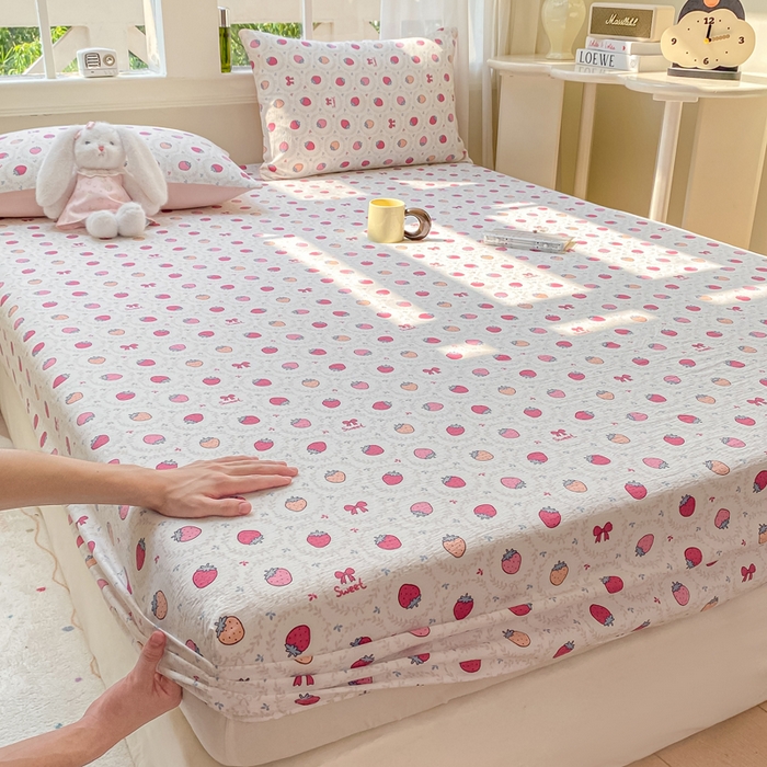 91家纺网 家纺一手货源 找家纺 朵朵家纺 2025新款超柔印花单床笠单品学生宿舍床垫保护套 床笠（床垫保护套可定制尺寸 ） 甜心草莓