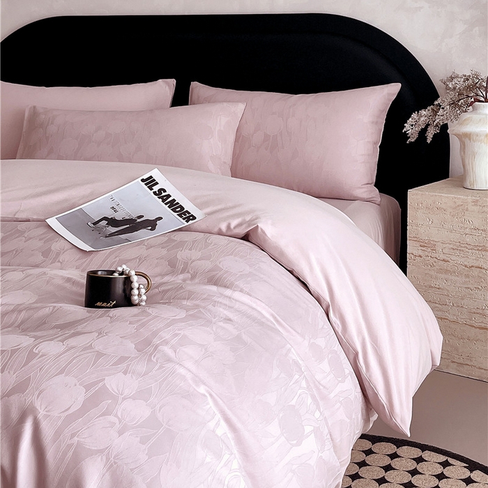 91家纺网 家纺一手货源 找家纺 琪格格纺织 2025新款50S贡缎大提花加厚全棉磨毛四件套 罗拉之梦-粉紫