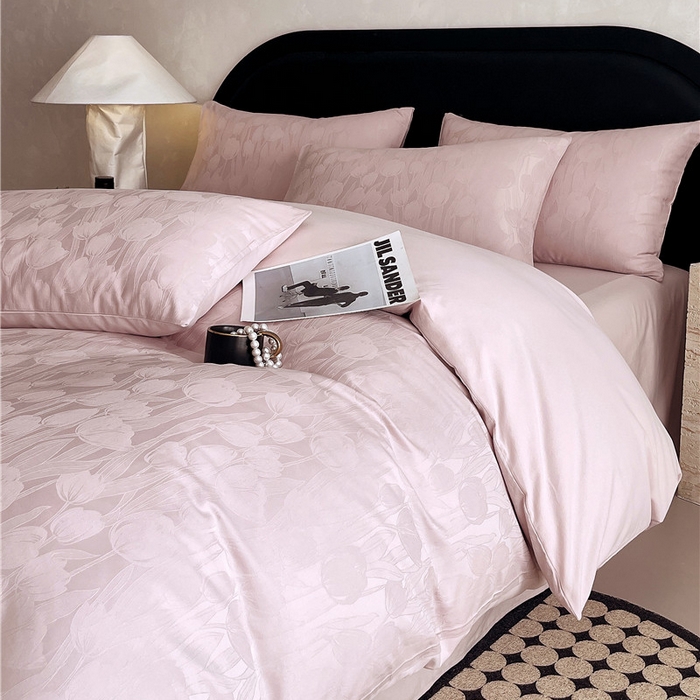 91家纺网 家纺一手货源 找家纺 琪格格纺织 2025新款50S贡缎大提花加厚全棉磨毛四件套 罗拉之梦-粉紫