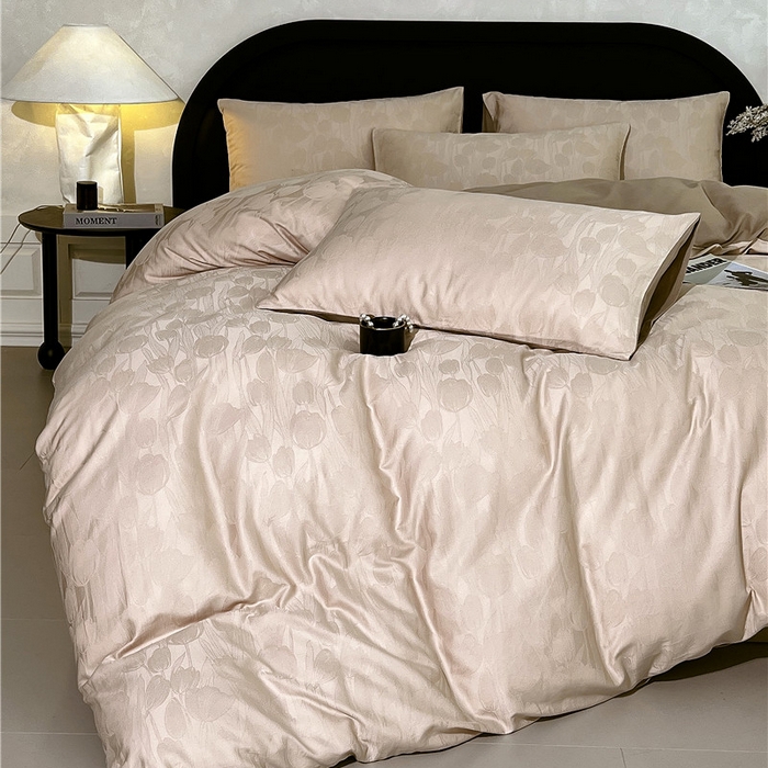 91家纺网 家纺一手货源 找家纺 琪格格纺织 2025新款50S贡缎大提花加厚全棉磨毛四件套 罗拉之梦-可可棕