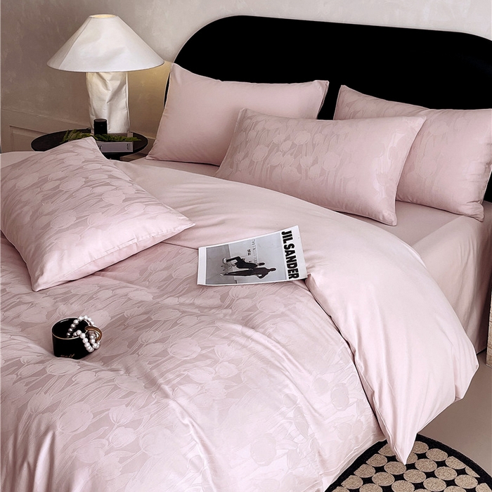 91家纺网 家纺一手货源 找家纺 琪格格纺织 2025新款50S贡缎大提花加厚全棉磨毛四件套 罗拉之梦-粉紫