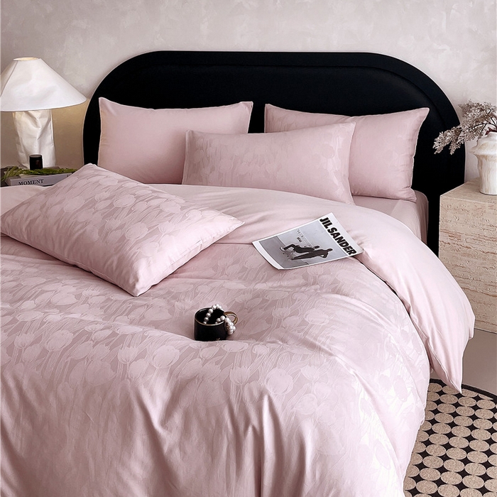 91家纺网 家纺一手货源 找家纺 琪格格纺织 2025新款50S贡缎大提花加厚全棉磨毛四件套 罗拉之梦-粉紫