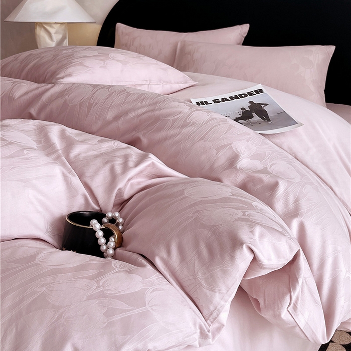 91家纺网 家纺一手货源 找家纺 琪格格纺织 2025新款50S贡缎大提花加厚全棉磨毛四件套 罗拉之梦-粉紫