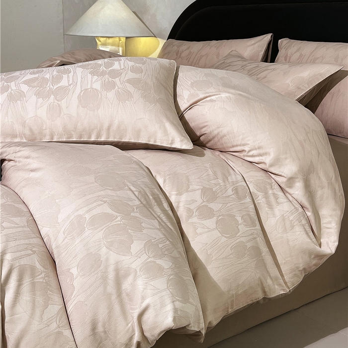 91家纺网 家纺一手货源 找家纺 琪格格纺织 2025新款50S贡缎大提花加厚全棉磨毛四件套 罗拉之梦-可可棕