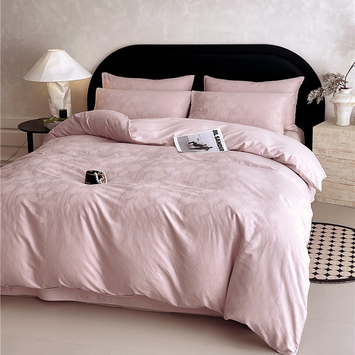 91家纺网 家纺一手货源 找家纺 琪格格纺织 2025新款50S贡缎大提花加厚全棉磨毛四件套 罗拉之梦-粉紫