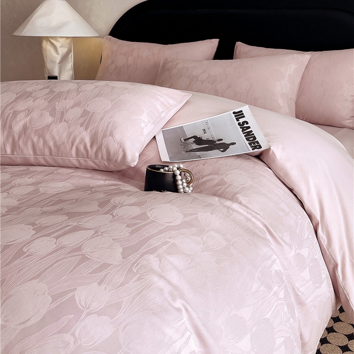 91家纺网 家纺一手货源 找家纺 琪格格纺织 2025新款50S贡缎大提花加厚全棉磨毛四件套 罗拉之梦-粉紫