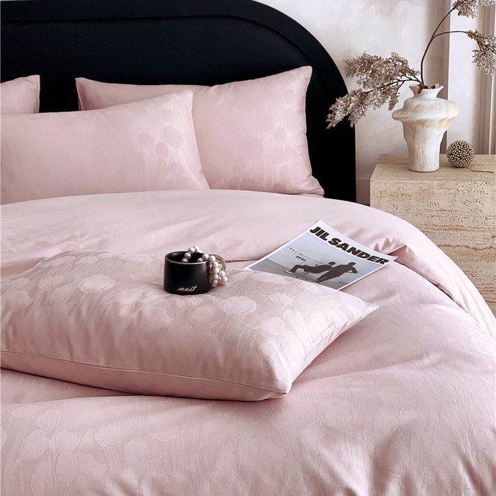 91家纺网 家纺一手货源 找家纺 琪格格纺织 2025新款50S贡缎大提花加厚全棉磨毛四件套 罗拉之梦-粉紫