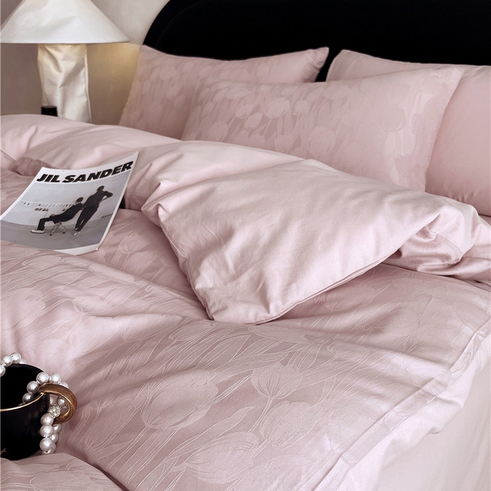 91家纺网 家纺一手货源 找家纺 琪格格纺织 2025新款50S贡缎大提花加厚全棉磨毛四件套 罗拉之梦-粉紫