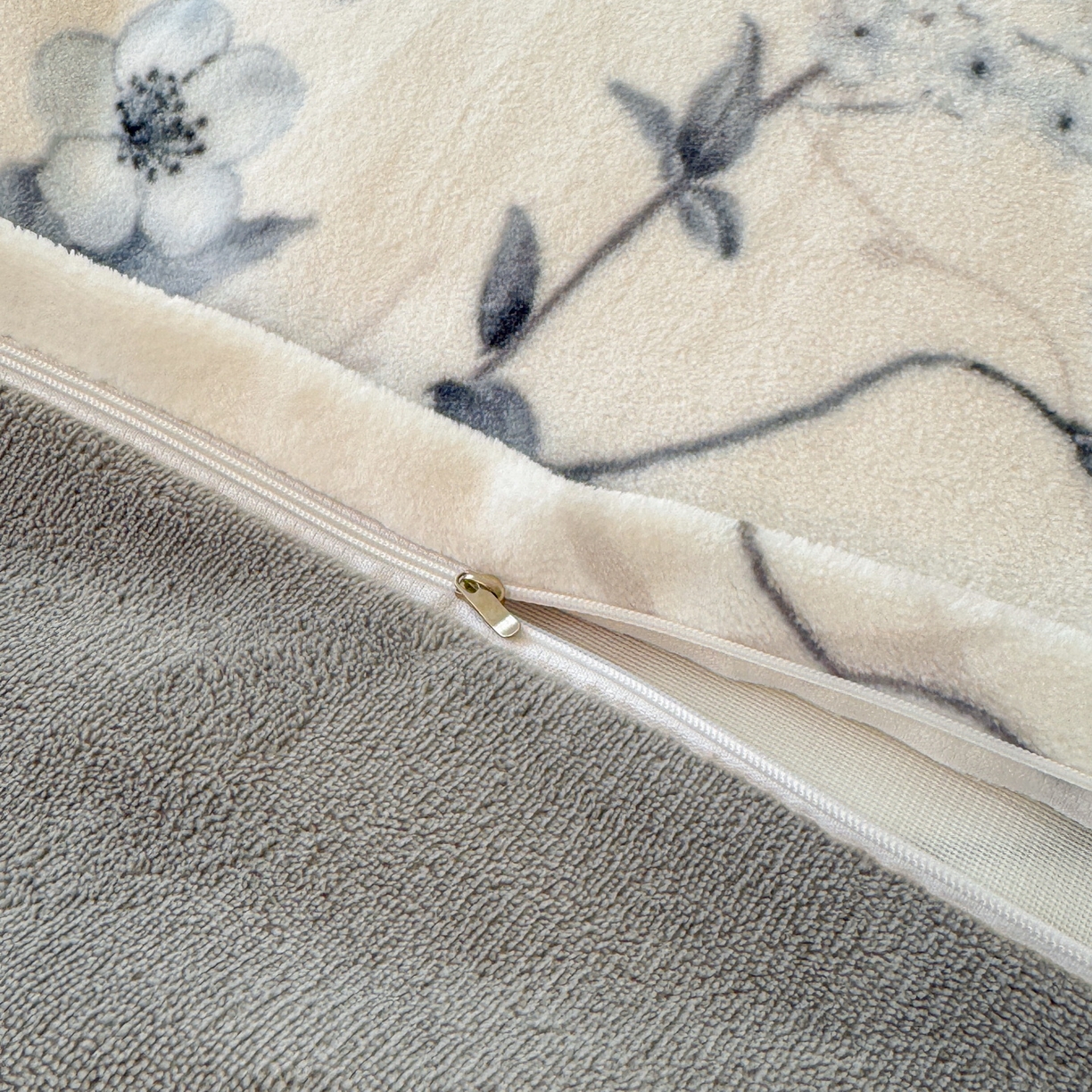 91家纺网 家纺一手货源 找家纺 LIFE.丽芙 2025秋冬新款A类牛奶绒加厚夹棉床笠+被套组合四件套 司藤