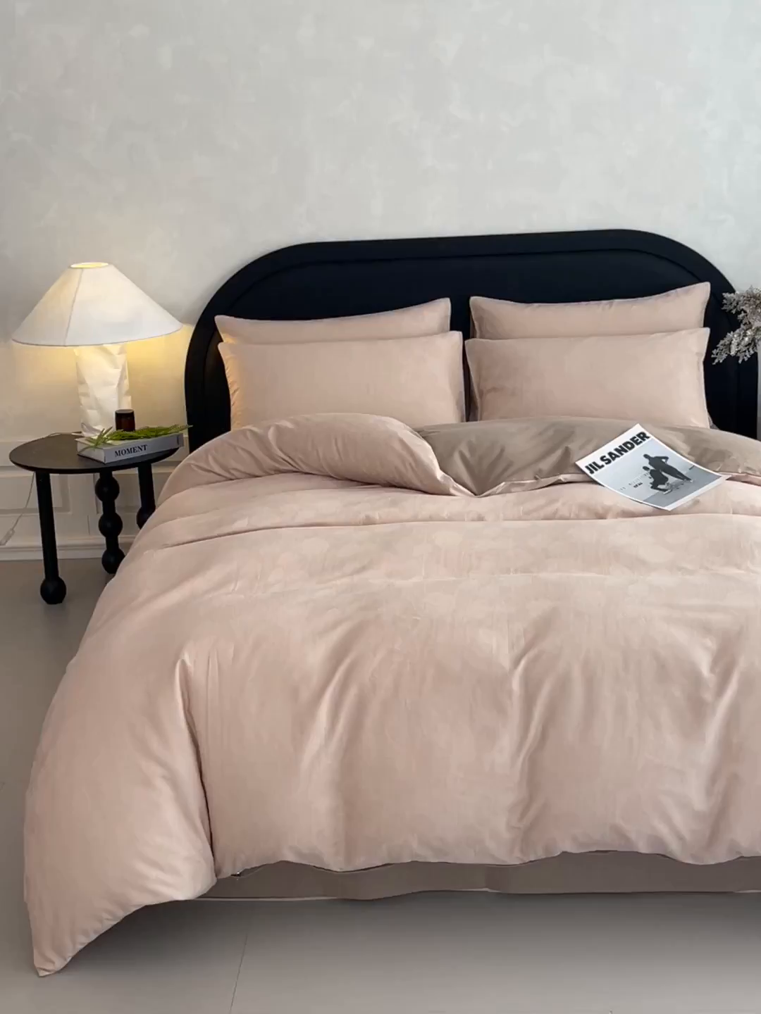 91家纺网 家纺一手货源 找家纺 琪格格纺织 2025新款50S贡缎大提花加厚全棉磨毛四件套 罗拉之梦-可可棕