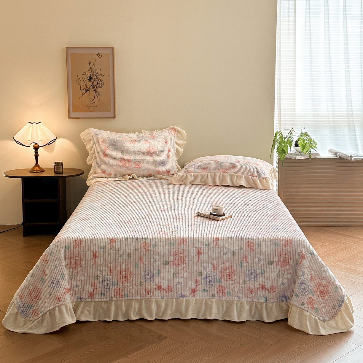 91家纺网 家纺一手货源 找家纺 桃心家居 2025新款韩版花边法式花卉碎花加厚牛奶绒多功能床盖单件单床盖床盖三件套单品 绒床盖-花边微朵粉