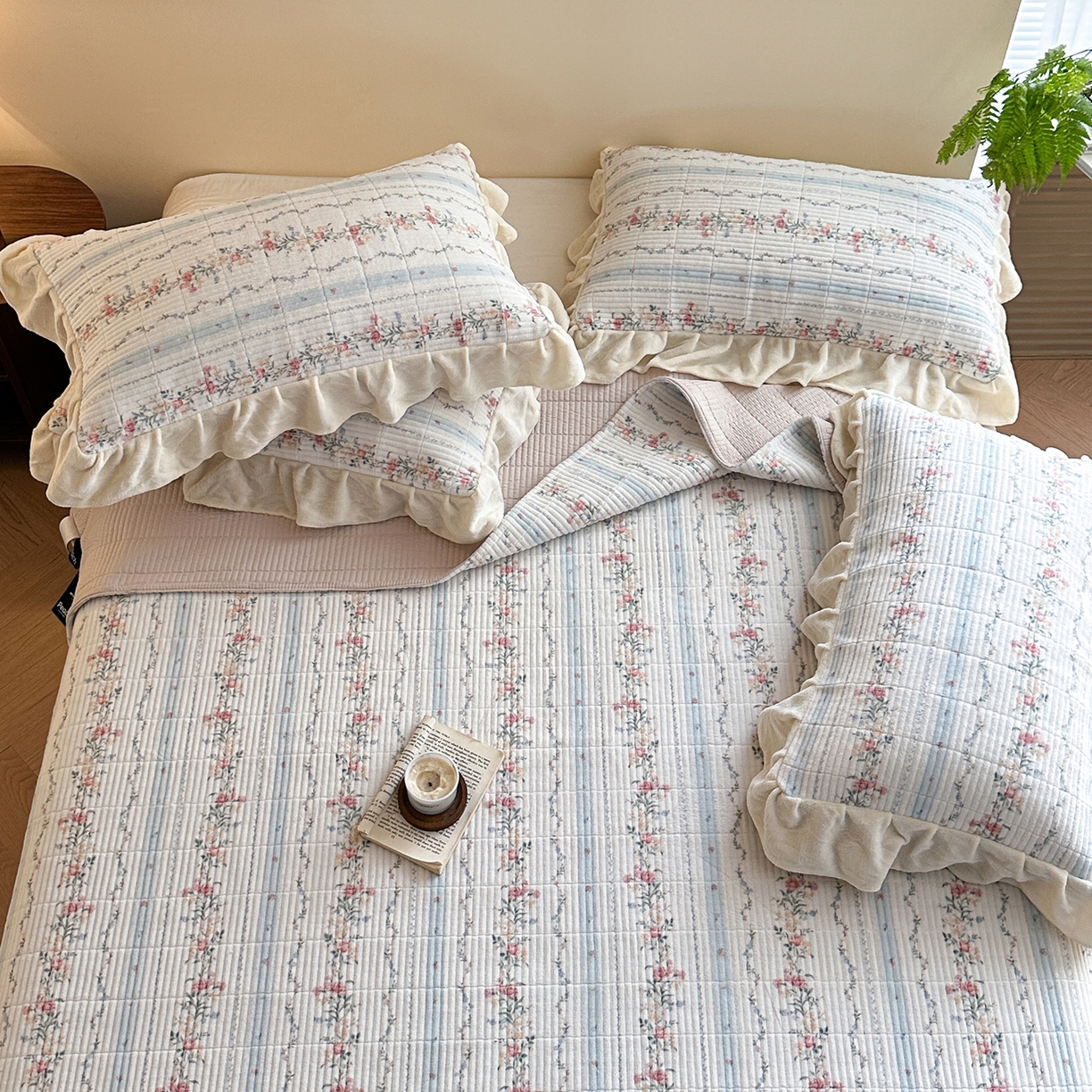 91家纺网 家纺一手货源 找家纺 桃心家居 2025新款韩版花边法式花卉碎花加厚牛奶绒多功能床盖单件单床盖床盖三件套单品 绒床盖-花边安夏