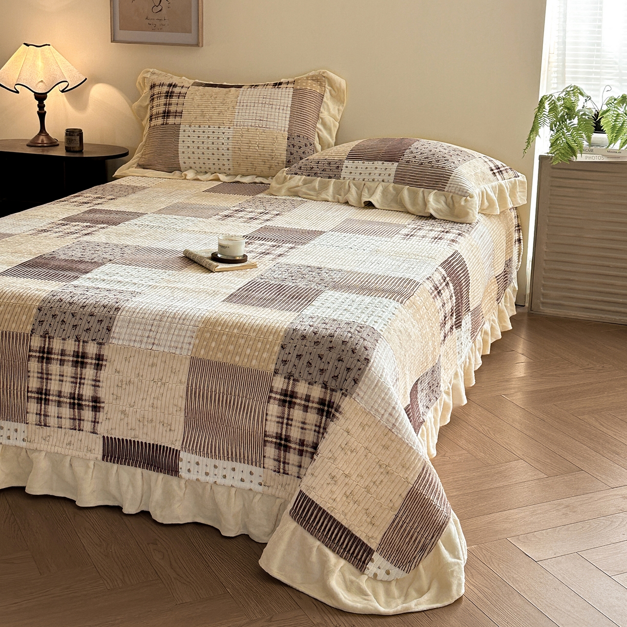 91家纺网 家纺一手货源 找家纺 桃心家居 2025新款韩版花边法式花卉碎花加厚牛奶绒多功能床盖单件单床盖床盖三件套单品 绒床盖-花边松石紫