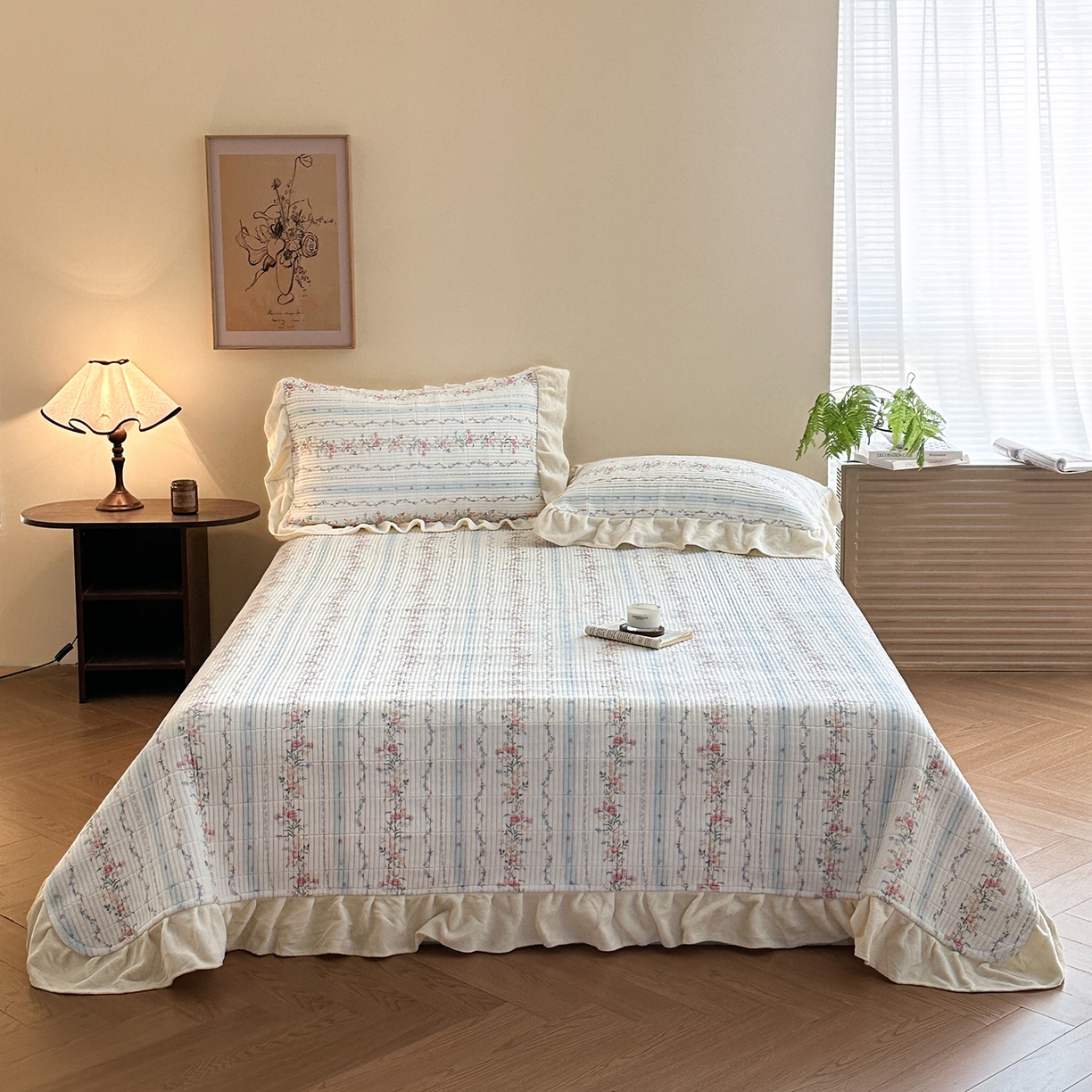 91家纺网 家纺一手货源 找家纺 桃心家居 2025新款韩版花边法式花卉碎花加厚牛奶绒多功能床盖单件单床盖床盖三件套单品 绒床盖-花边安夏