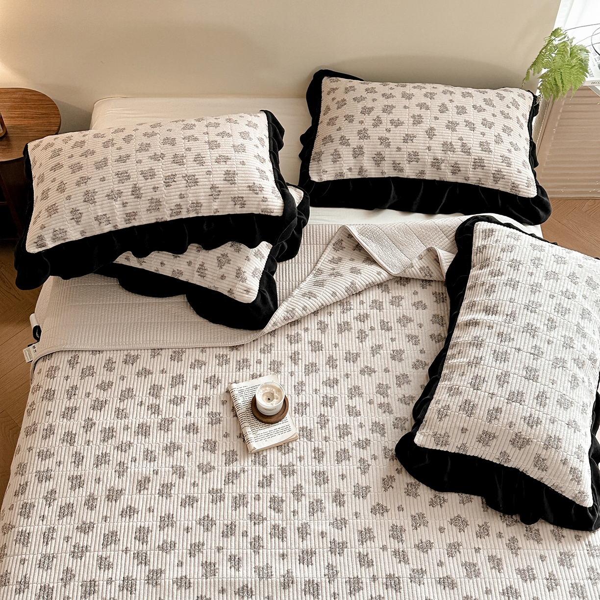 91家纺网 家纺一手货源 找家纺 桃心家居 2025新款韩版花边法式花卉碎花加厚牛奶绒多功能床盖单件单床盖床盖三件套单品 绒床盖-花边清香