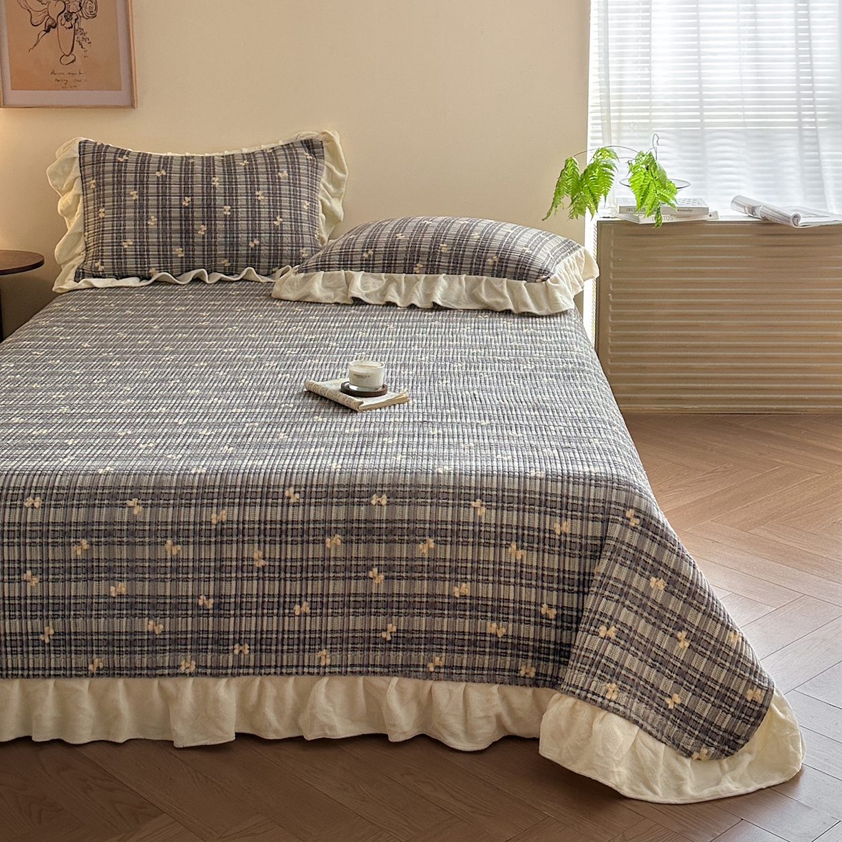 91家纺网 家纺一手货源 找家纺 桃心家居 2025新款韩版花边法式花卉碎花加厚牛奶绒多功能床盖单件单床盖床盖三件套单品 绒床盖-花边冬晚