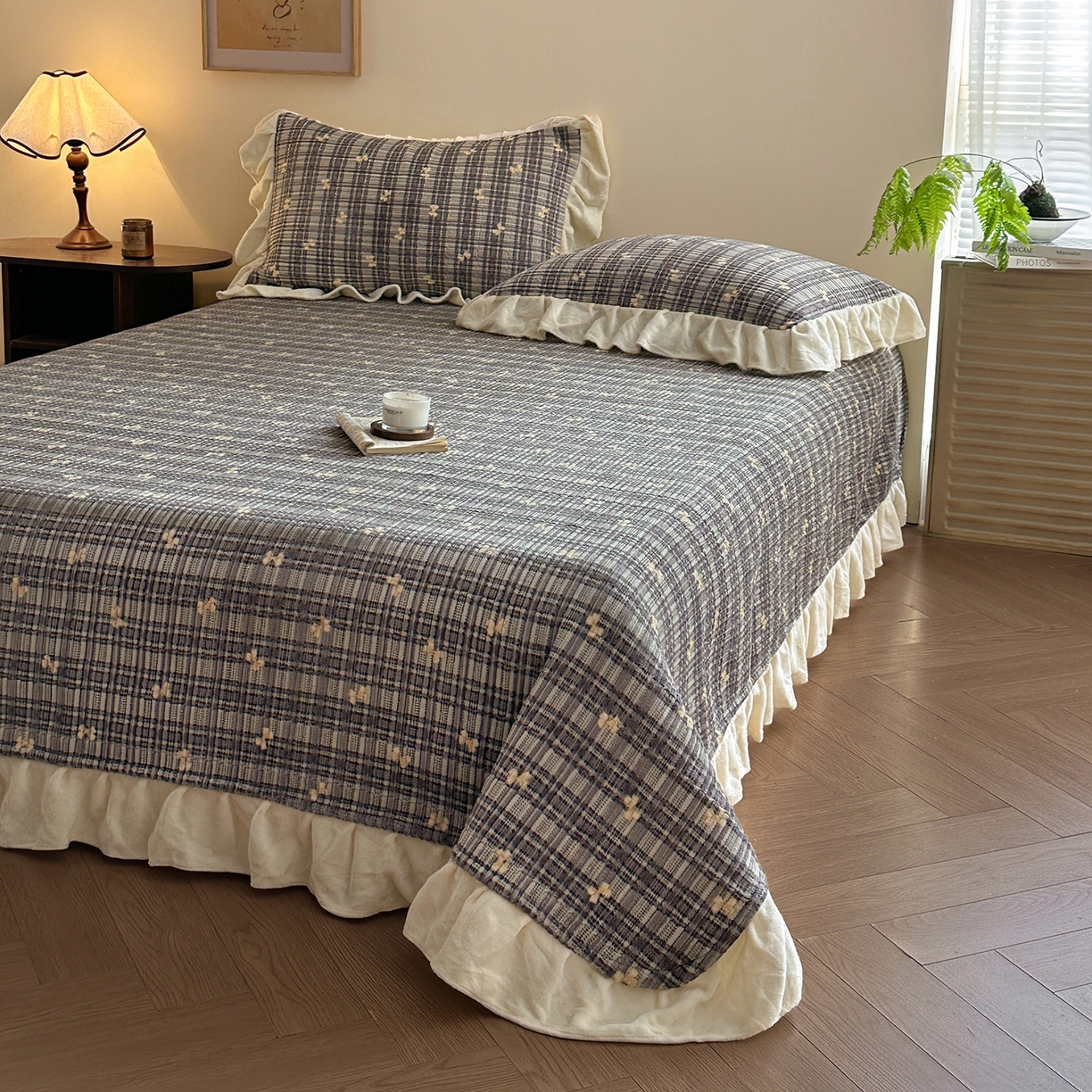 91家纺网 家纺一手货源 找家纺 桃心家居 2025新款韩版花边法式花卉碎花加厚牛奶绒多功能床盖单件单床盖床盖三件套单品 绒床盖-花边冬晚