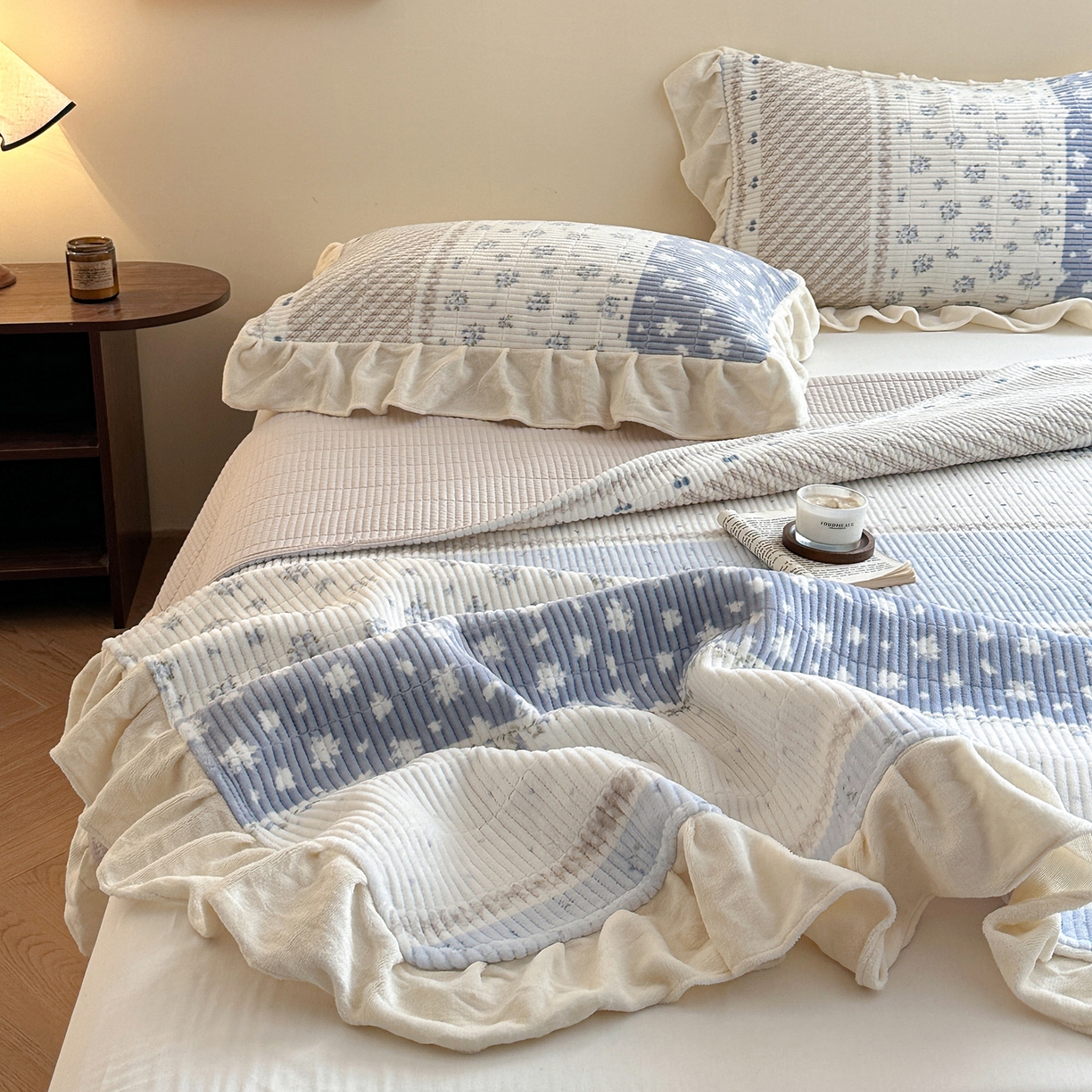 91家纺网 家纺一手货源 找家纺 桃心家居 2025新款韩版花边法式花卉碎花加厚牛奶绒多功能床盖单件单床盖床盖三件套单品 绒床盖-花边柠乐