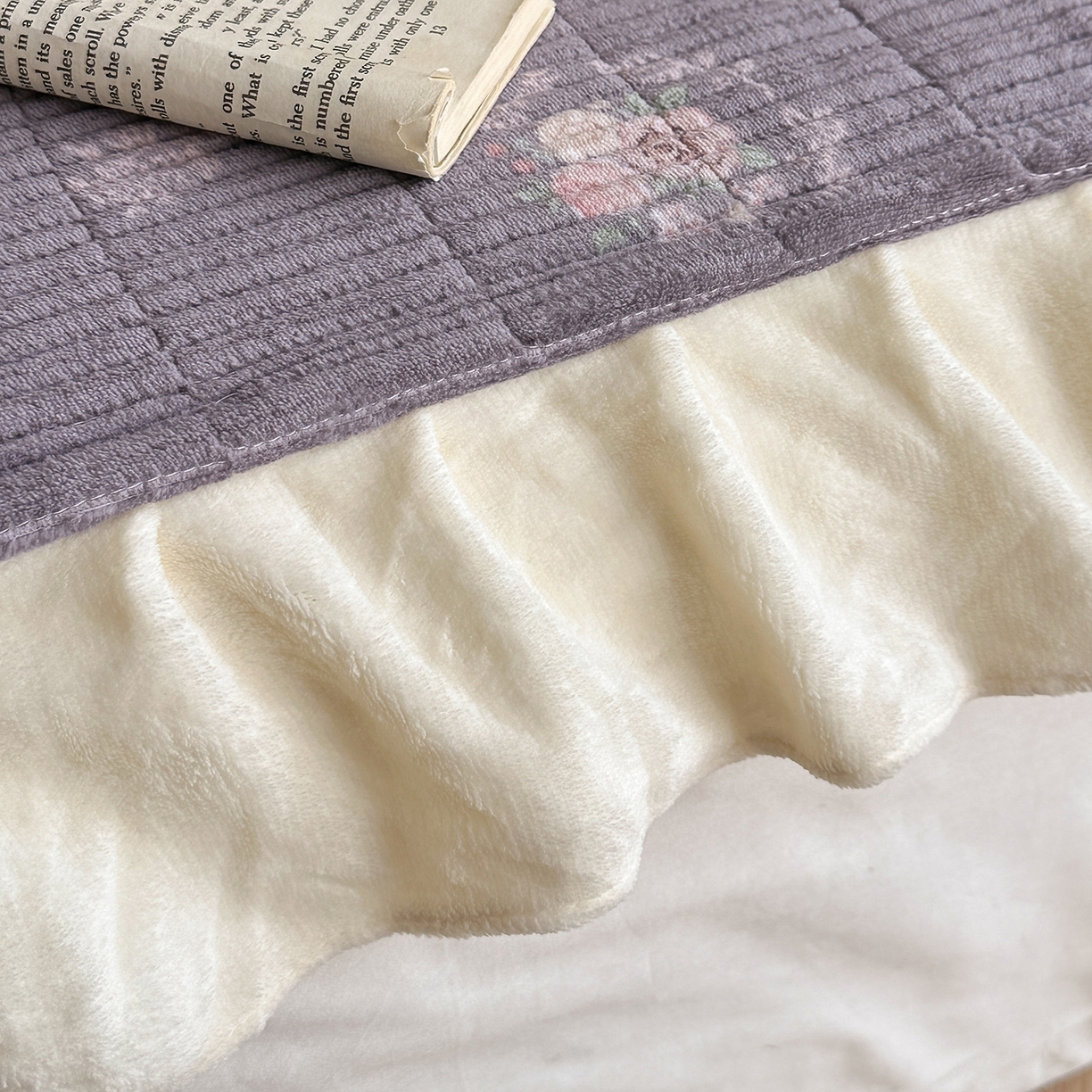 91家纺网 家纺一手货源 找家纺 桃心家居 2025新款韩版花边法式花卉碎花加厚牛奶绒多功能床盖单件单床盖床盖三件套单品 绒床盖-花边北茉