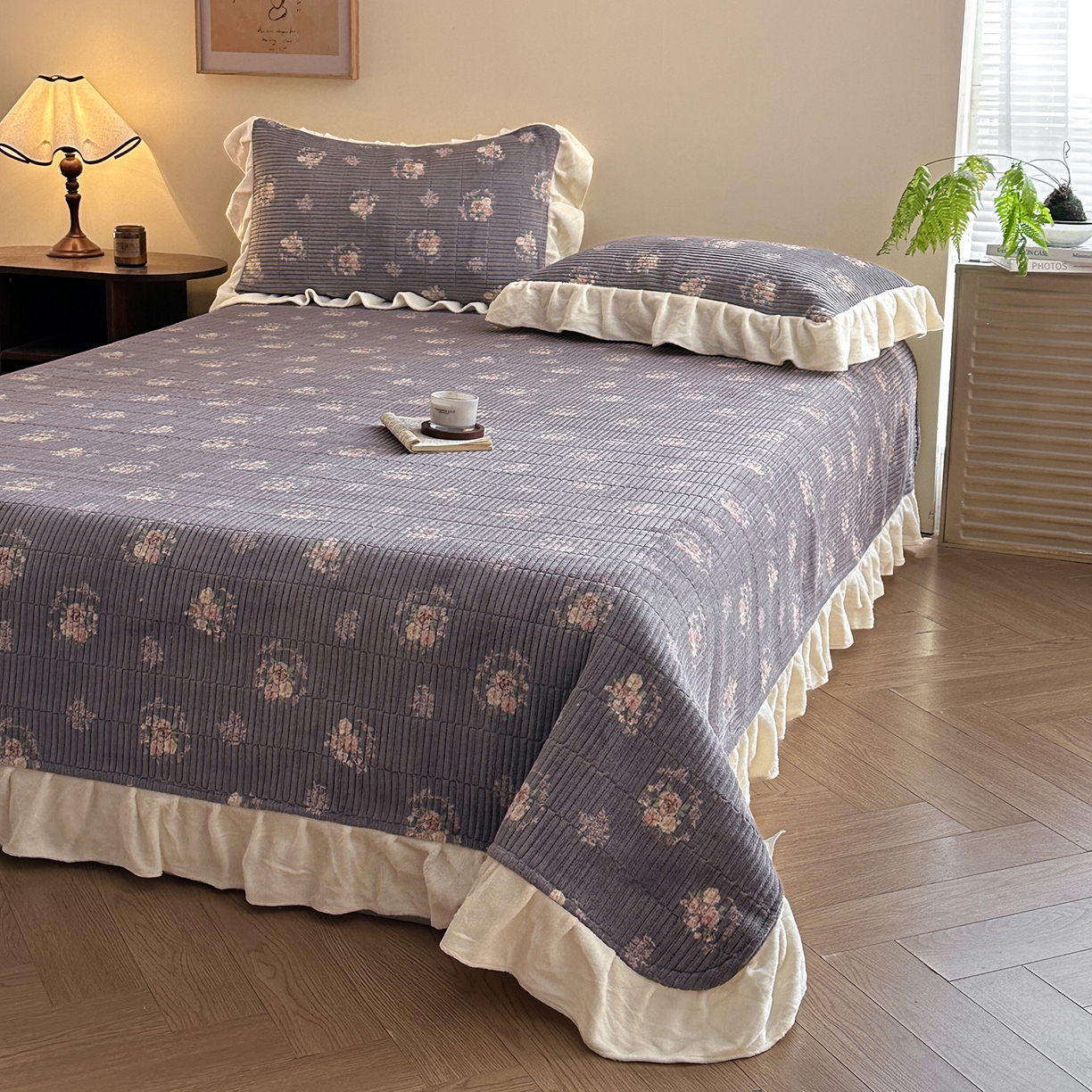 91家纺网 家纺一手货源 找家纺 桃心家居 2025新款韩版花边法式花卉碎花加厚牛奶绒多功能床盖单件单床盖床盖三件套单品 绒床盖-花边北茉