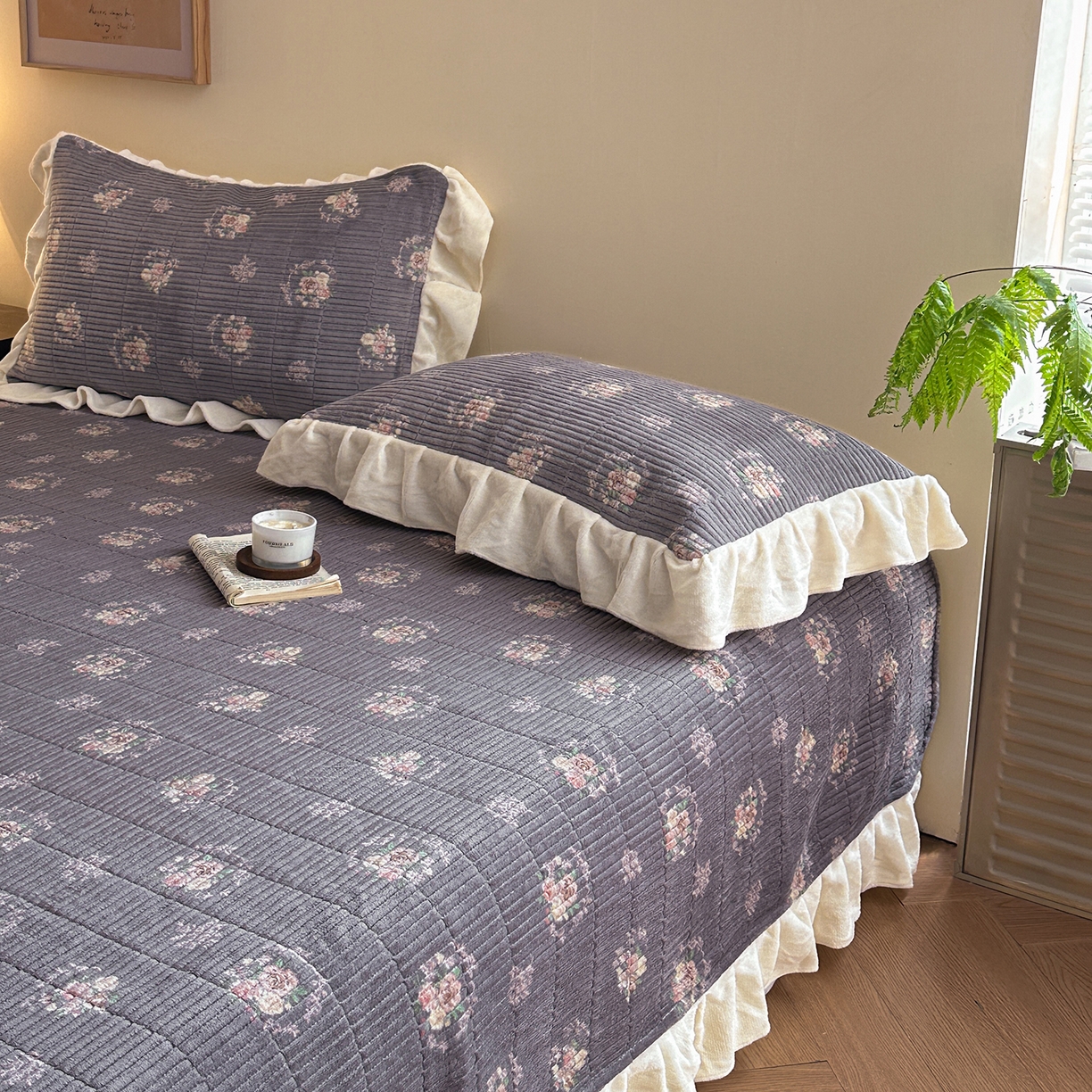 91家纺网 家纺一手货源 找家纺 桃心家居 2025新款韩版花边法式花卉碎花加厚牛奶绒多功能床盖单件单床盖床盖三件套单品 绒床盖-花边北茉