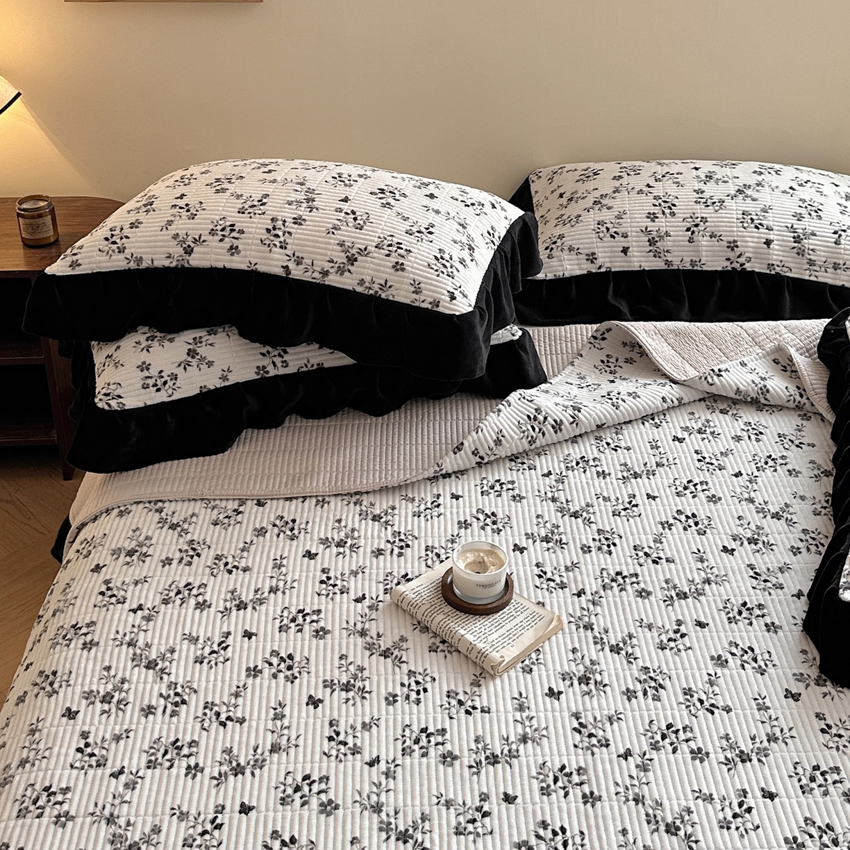 91家纺网 家纺一手货源 找家纺 桃心家居 2025新款韩版花边法式花卉碎花加厚牛奶绒多功能床盖单件单床盖床盖三件套单品 绒床盖-花边梦镜