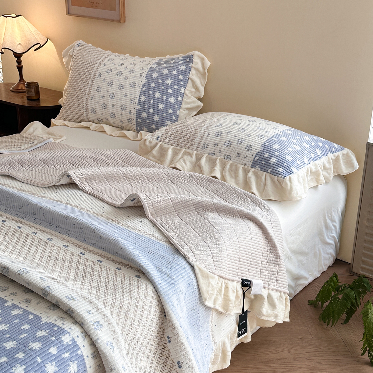 91家纺网 家纺一手货源 找家纺 桃心家居 2025新款韩版花边法式花卉碎花加厚牛奶绒多功能床盖单件单床盖床盖三件套单品 绒床盖-花边柠乐