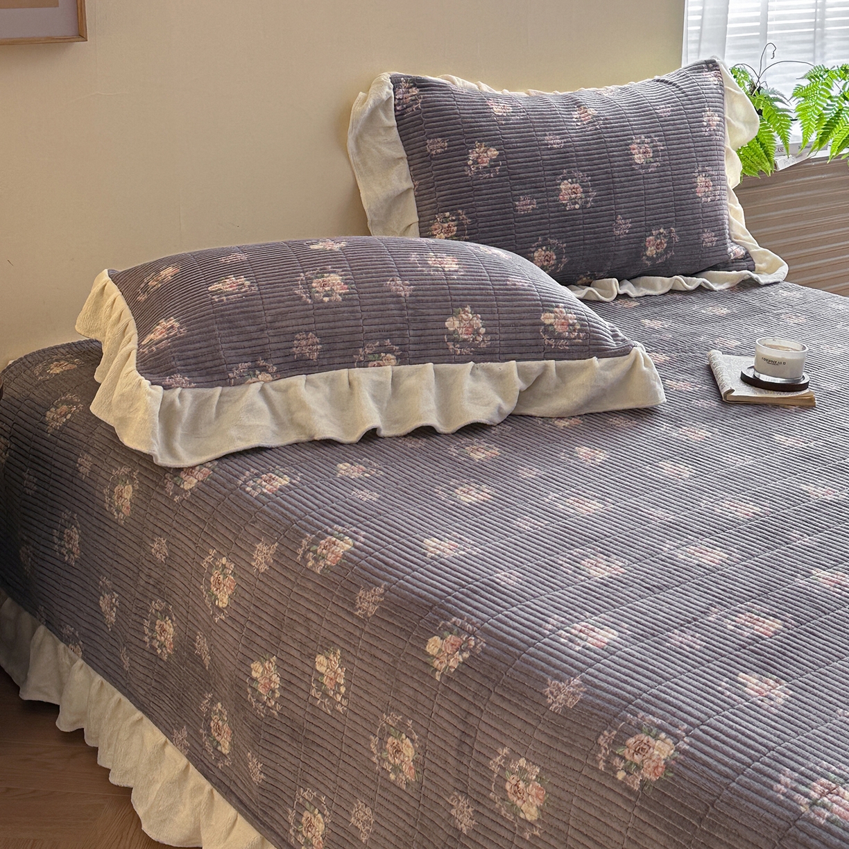 91家纺网 家纺一手货源 找家纺 桃心家居 2025新款韩版花边法式花卉碎花加厚牛奶绒多功能床盖单件单床盖床盖三件套单品 绒床盖-花边北茉