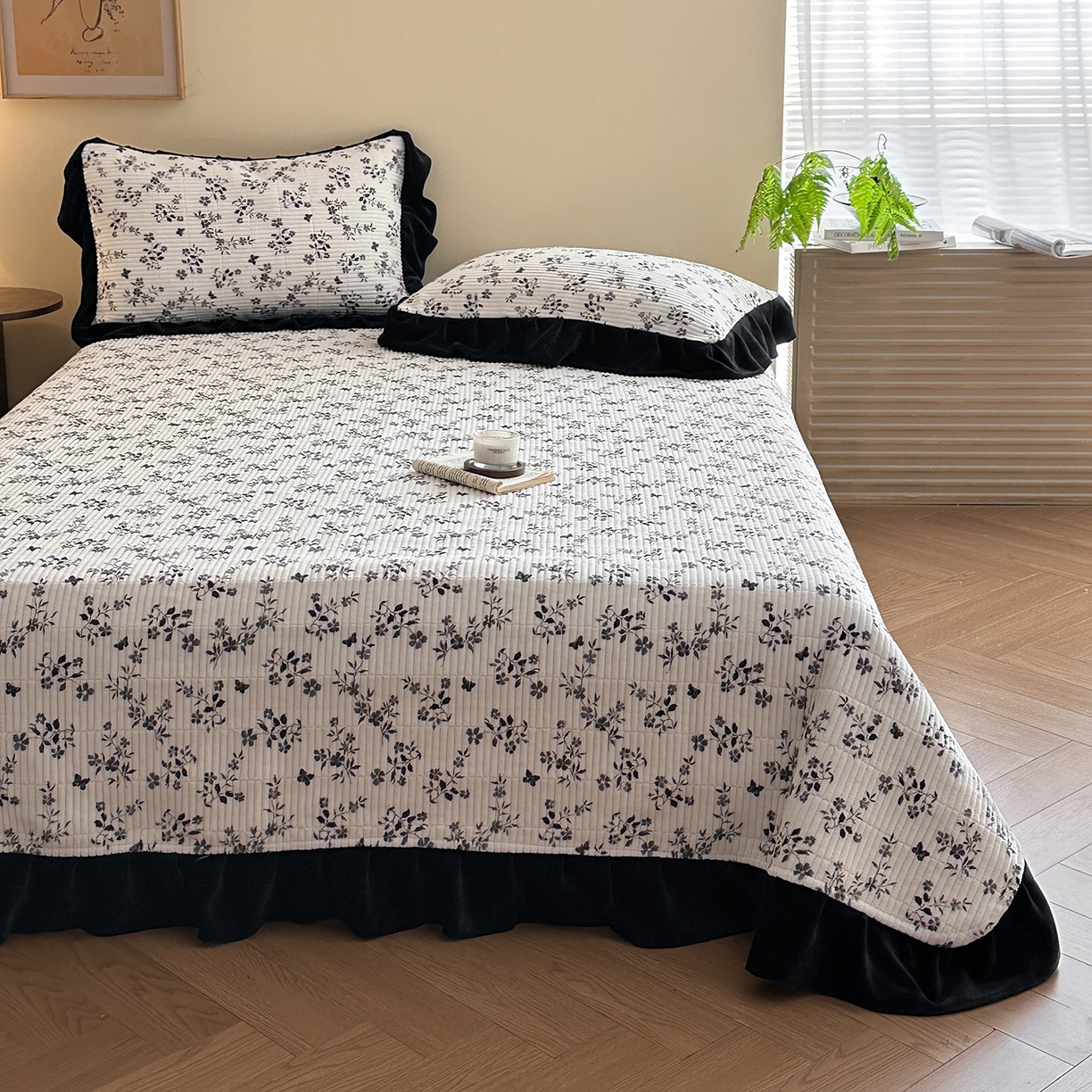 91家纺网 家纺一手货源 找家纺 桃心家居 2025新款韩版花边法式花卉碎花加厚牛奶绒多功能床盖单件单床盖床盖三件套单品 绒床盖-花边梦镜