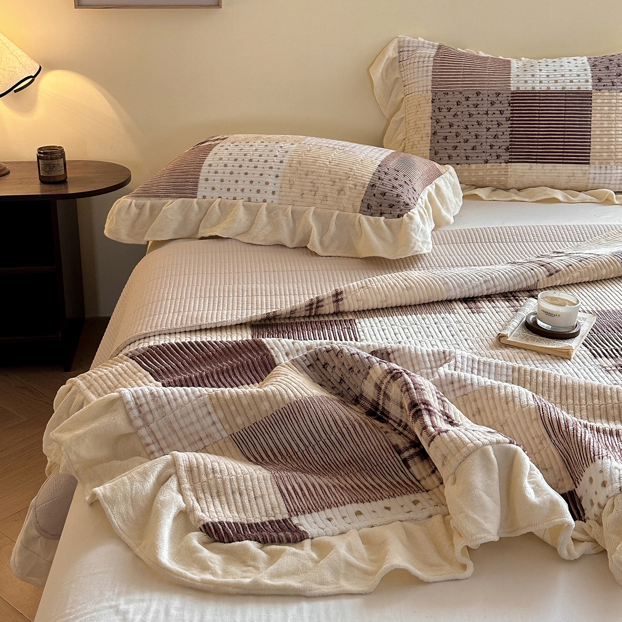 91家纺网 家纺一手货源 找家纺 桃心家居 2025新款韩版花边法式花卉碎花加厚牛奶绒多功能床盖单件单床盖床盖三件套单品 绒床盖-花边松石紫