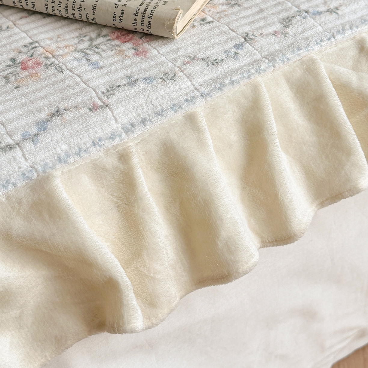 91家纺网 家纺一手货源 找家纺 桃心家居 2025新款韩版花边法式花卉碎花加厚牛奶绒多功能床盖单件单床盖床盖三件套单品 绒床盖-花边安夏