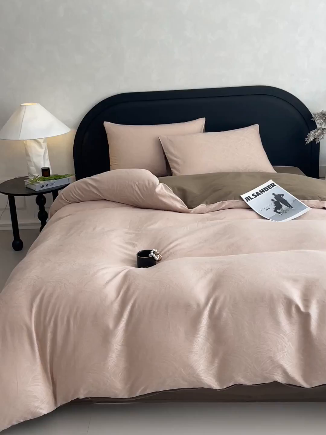 91家纺网 家纺一手货源 找家纺 琪格格纺织 2025新款50S贡缎大提花加厚全棉磨毛四件套 永恒韵律-咖